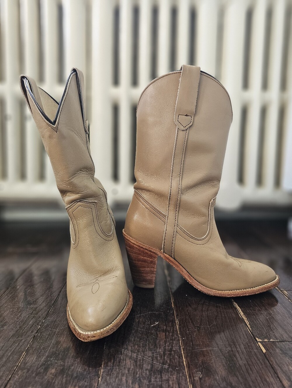 Vintage Frye 7898 Western Boots Size 6B Made in USA Tan Leather High Heel - Picture 4 of 12